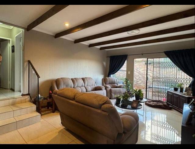 3 BEDROOM TOWNHOUSE FOR SALE IN GLENVISTA